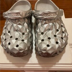 CROCS Silver Geometric Mules